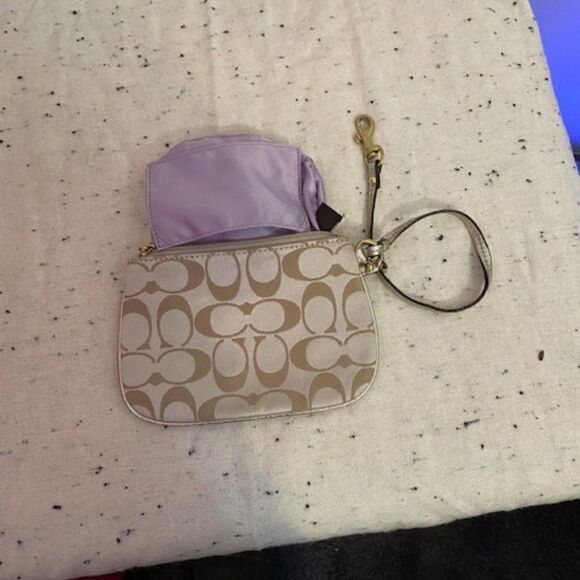 Coach Signature Applique Khaki/Blue/Raspberry Wristlet - Picture 7 of 8